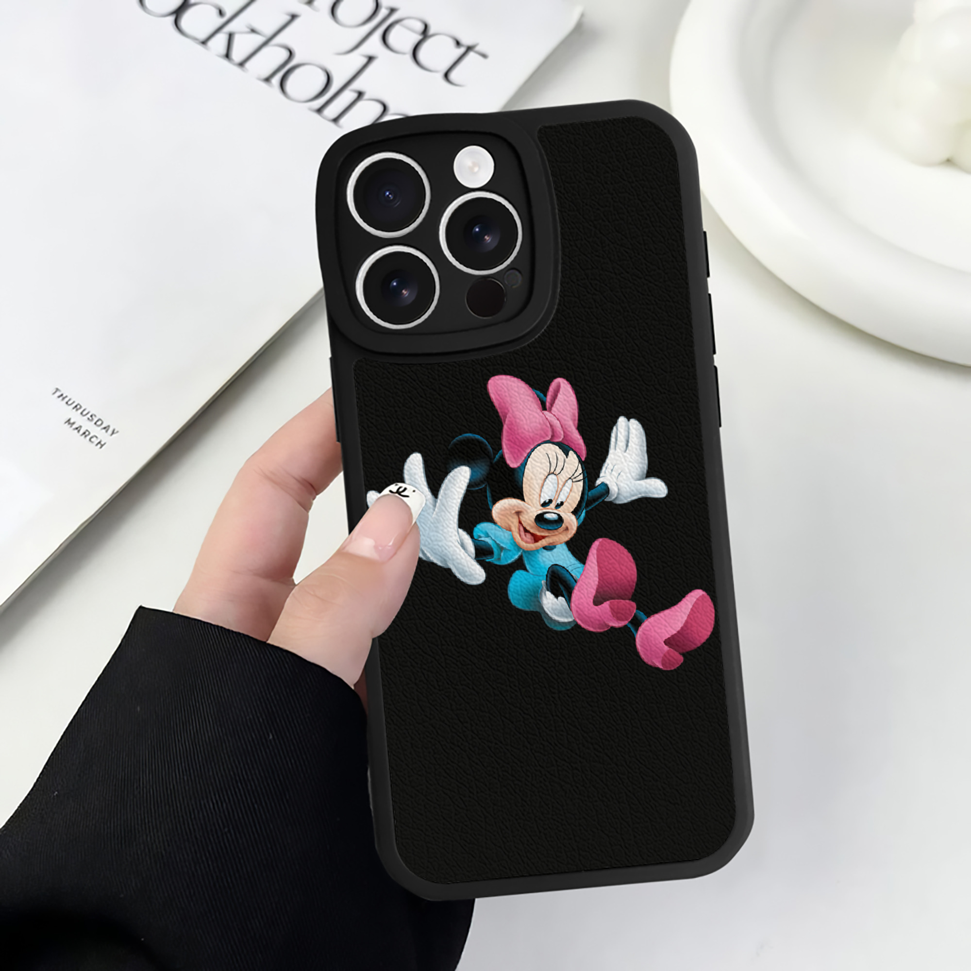 （画像用） ミッキーマウス Mickey Mouse 【iPhone 16シリーズ対応】シリコンスマホケース（レザー調） 材質：シリコン